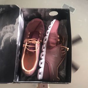 Brand new never worn On Cloud athletic shoes with extra pair of new shoe laces